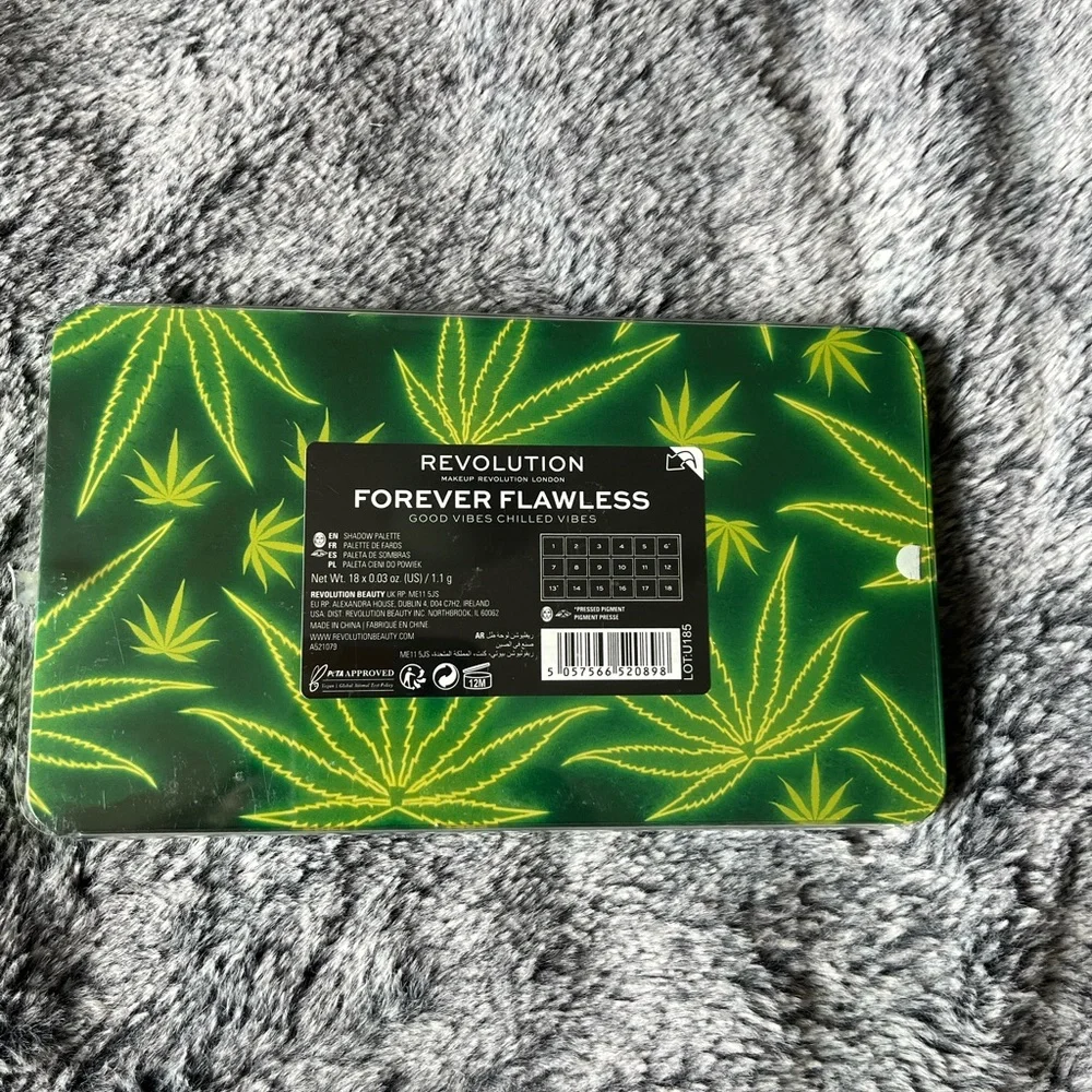 Makeup Revolution, Forever Flawless, Eyeshadow Palette, Chilled Vibes.